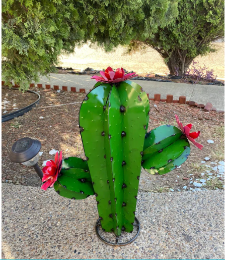 Green Metal Cactus Gordo - A Timeless Garden Marvel!