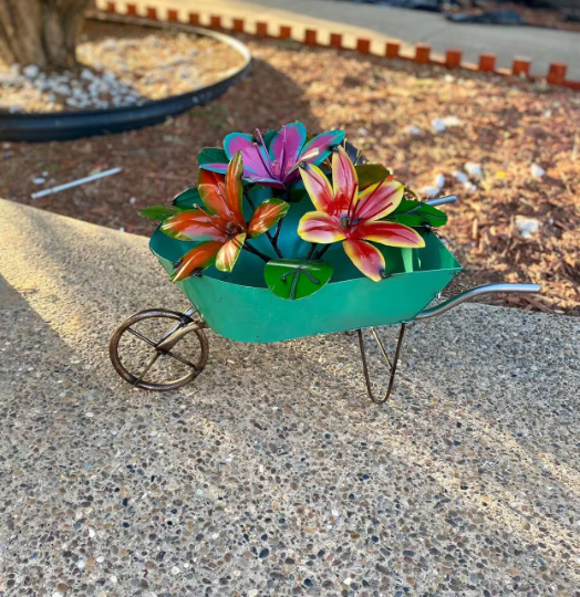 Metal Art Garden Flower Sculpture, Wheelbarrow with Colorful Metal Flowers, Metal Yard Art Decor